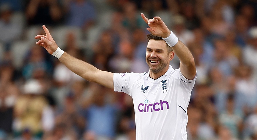 Record-breaker Anderson bowls England to victory over SA in second Test