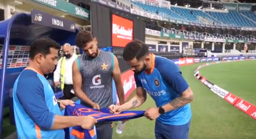 WATCH: Kohli hands over signed jersey to Haris Rauf