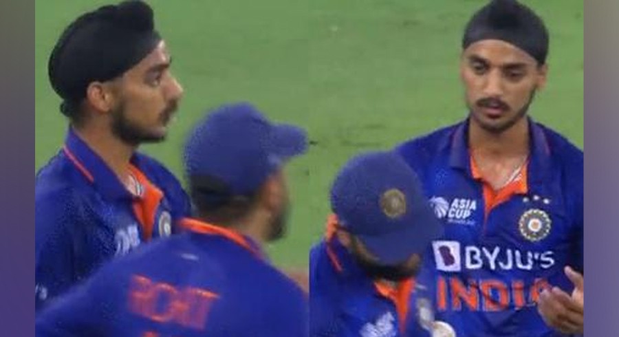 WATCH: Rohit slammed for turning his back on Arshdeep in last over vs ...