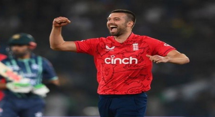 مارک ووڈ کی تیز رفتار بولنگ نے سب کو ہکا بکا کردیا