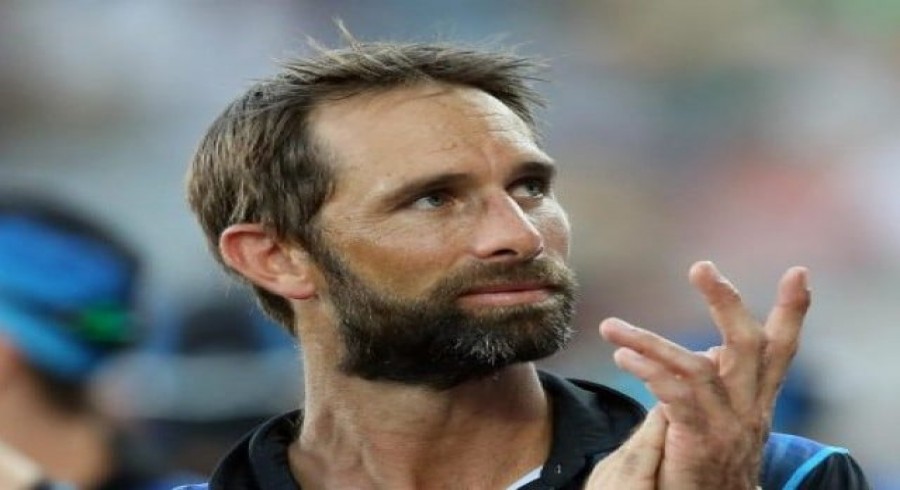 پاک بھارت میچ میں امپائر کے متنازع فیصلے پر گرانٹ ایلیٹ نے بھی سوال اُٹھا دیا