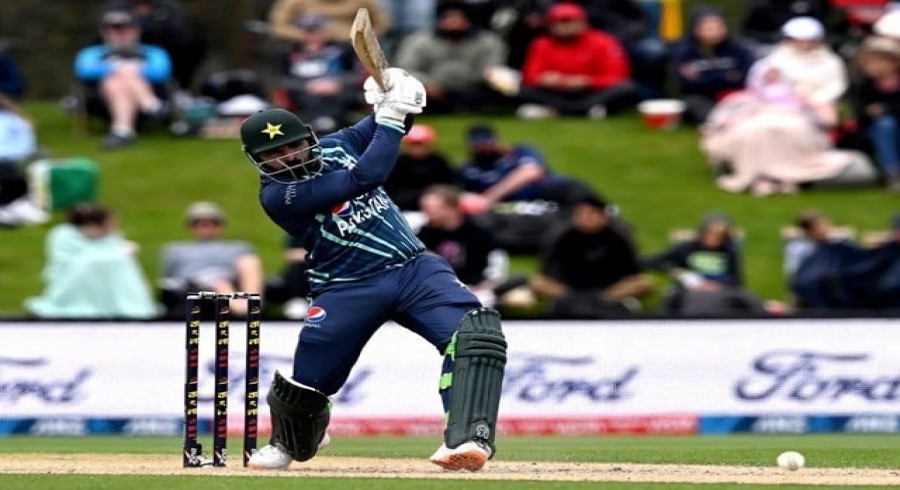 آصف علی کو ٹیم کے لیے بوجھ قرار دیا جانے لگا