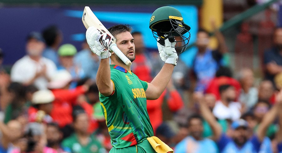 Rossouw's big day guides South Africa past Bangladesh
