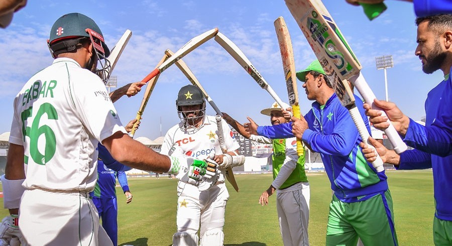 کرکٹ سے ریٹائرمنٹ، ساتھی کرکٹرز کی جانب سے اظہرعلی کے لیے گارڈ آف آنر