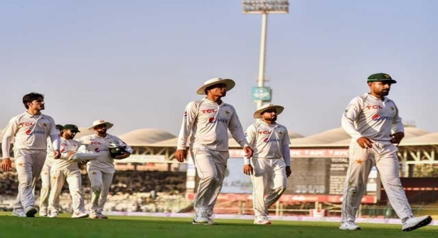 پاکستان نے ہوم گراؤنڈ پر لگاتار 4 ٹیسٹ میچ ہار کر 75 سالہ تاریخ توڑ دی
