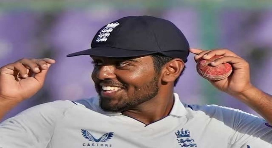 انگلینڈ کے 18 سالہ ریحان احمد کا ٹیسٹ ڈیبیو پر وکٹوں کا ریکارڈ