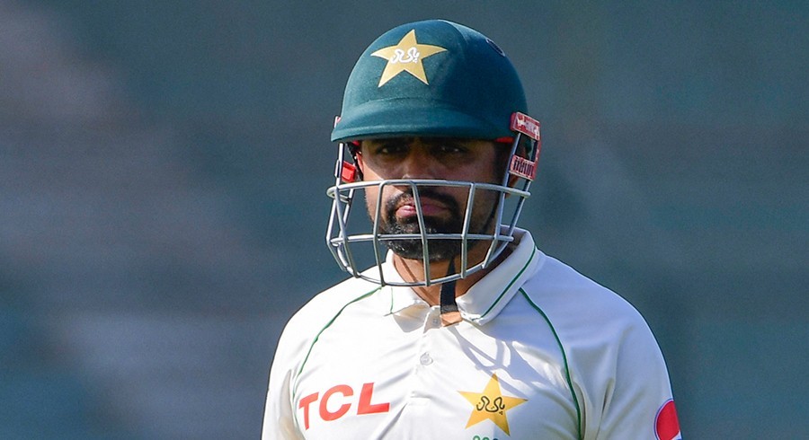 بابراعظم ٹیسٹ سیریز ہارنے پر شاہین آفریدی کے پیچھے چھپنے لگے