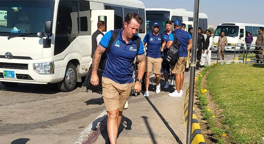 New Zealand Test squad lands in Karachi