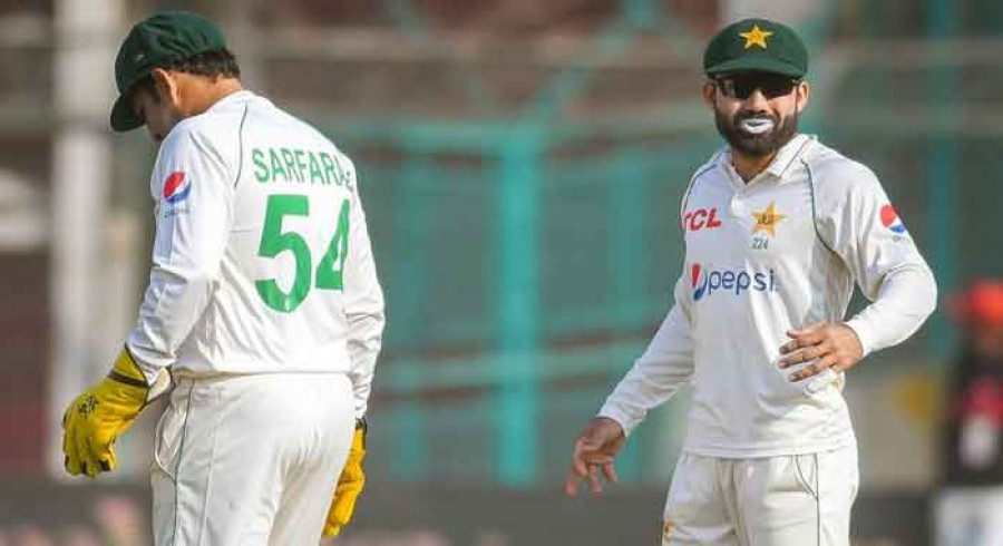 کراچی ٹیسٹ میں رضوان کے کپتانی کرنے پر گراؤنڈ میں تنازع کھڑا ہوگیا