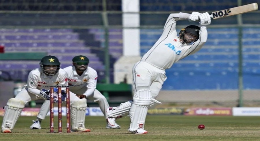کراچی ٹیسٹ: نیوزی لینڈ نے پاکستان کے خلاف 3 وکٹوں کے نقصان پر240رنز بنالیے