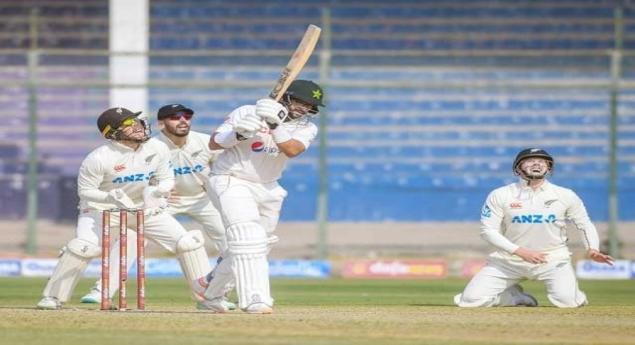 کراچی ٹیسٹ: ہدف کے تعاقب میں پاکستان کے 3 کھلاڑی پویلین لوٹ گئے