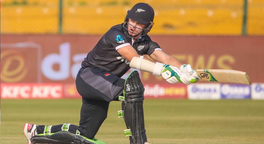 پہلا ون ڈے: پاکستان کے خلاف نیوزی لینڈ کی بیٹنگ جاری، 147 رنز پر 5کھلاڑی آؤٹ