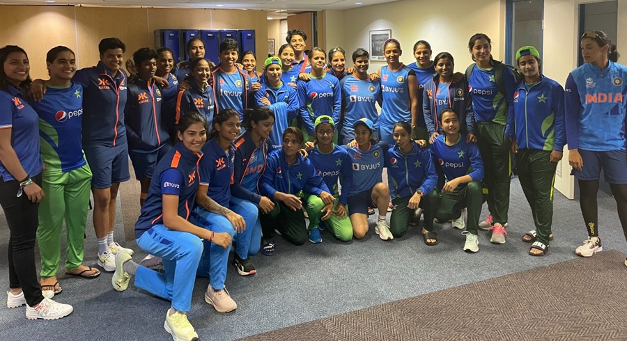 WATCH: Pakistan, India players share hugs, all smiles after T20 World Cup clash