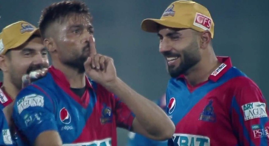 WATCH: ‘Frustrated’ Amir loses his cool again, sledges Curran and Nawaz