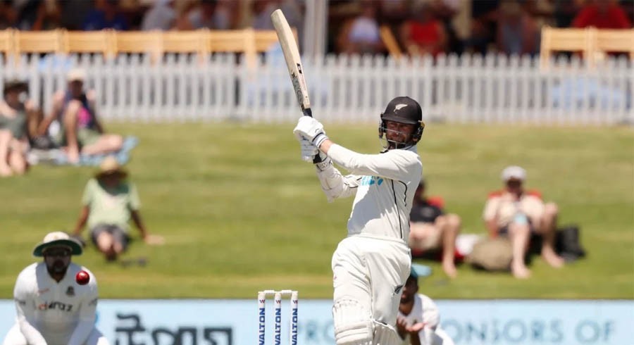 Conway hits 78 as New Zealand dig in on opening day against Sri Lanka