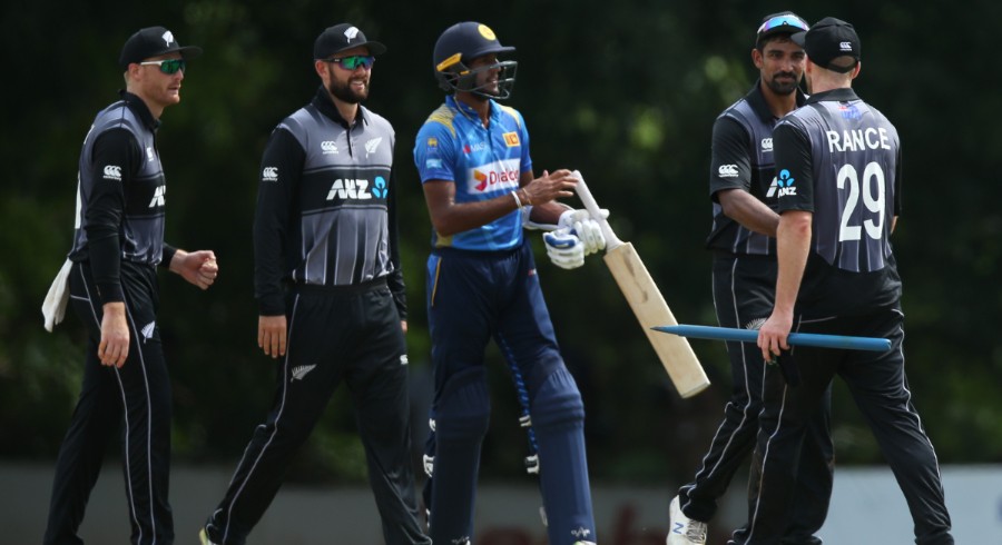 New Zealand thrash Sri Lanka in second T20 to level series