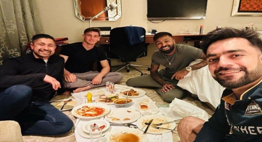 بھارتی کرکٹر ہاردک پانڈیا کی افغان کھلاڑیوں کے ساتھ سحری