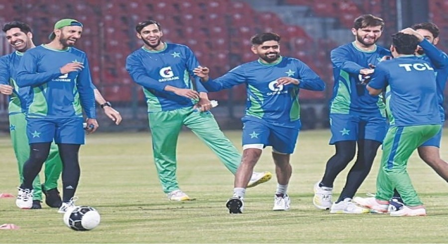 سری لنکا کےخلاف سیریز: پلیئرز کب سے کراچی میں ڈیرے ڈالیں گے؟