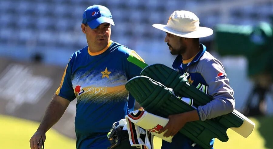 محمدعامر ڈربی شائر ٹیم کے لئے ’اثاثہ‘ ہیں، مکی آرتھر