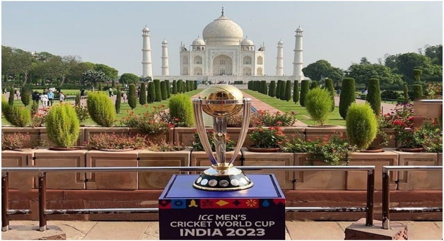 ورلڈکپ: تاریخی کرکٹ ٹرافی تاج محل پہنچ گئی
