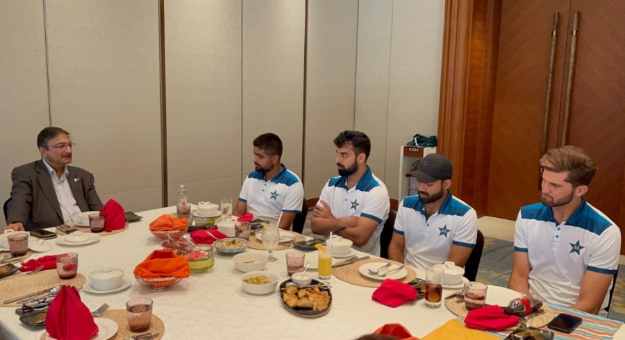 افغانستان کے خلاف میچ سے قبل ذکاء اشرف سے قومی ٹیم کی ملاقات