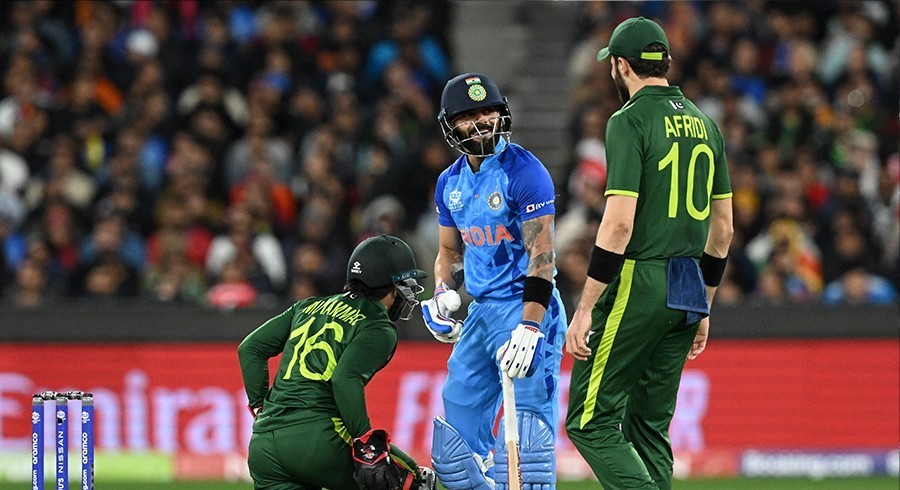 ایشیاءکپ: کوہلی بھی پاکستانی بالنگ اٹیک کی تعریف کیےبغیرنہ رہ سکے  