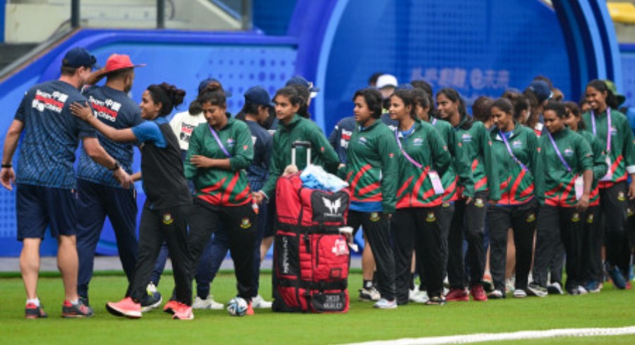 Sri Lanka and Bangladesh into cricket semis as rain plays a hand