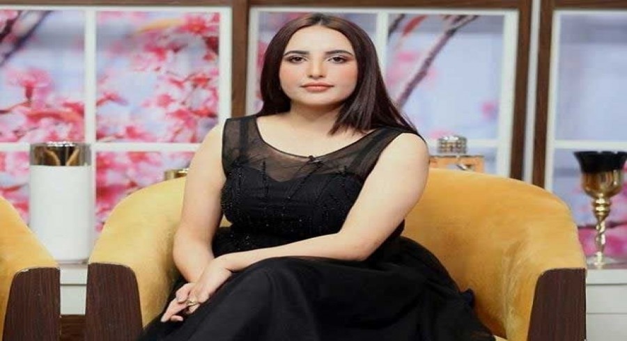 انڈیا کی ورلڈکپ میں شکست، حریم شاہ کامداحوں میں آئی فون بانٹنےکا اعلان