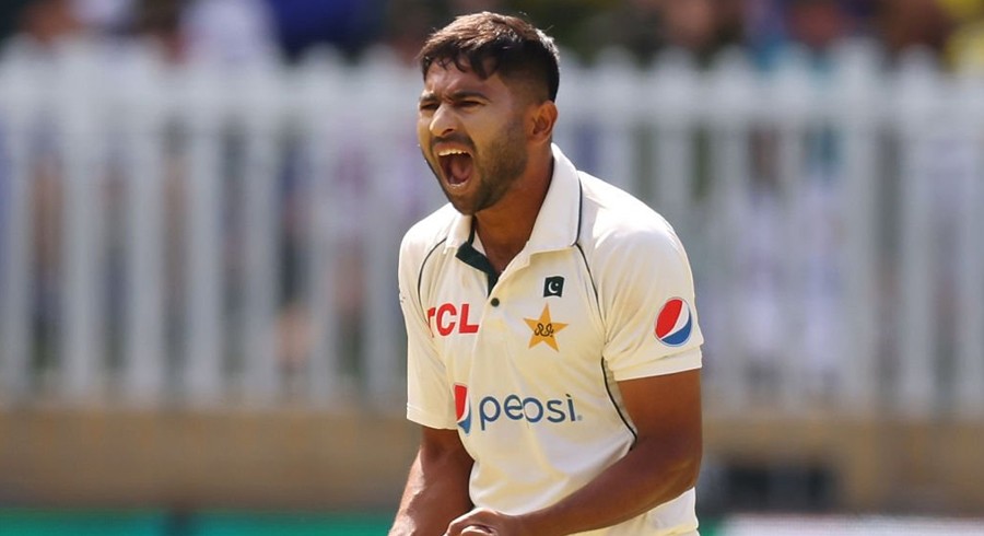 Pakistan counters Australian batters with a strong comeback