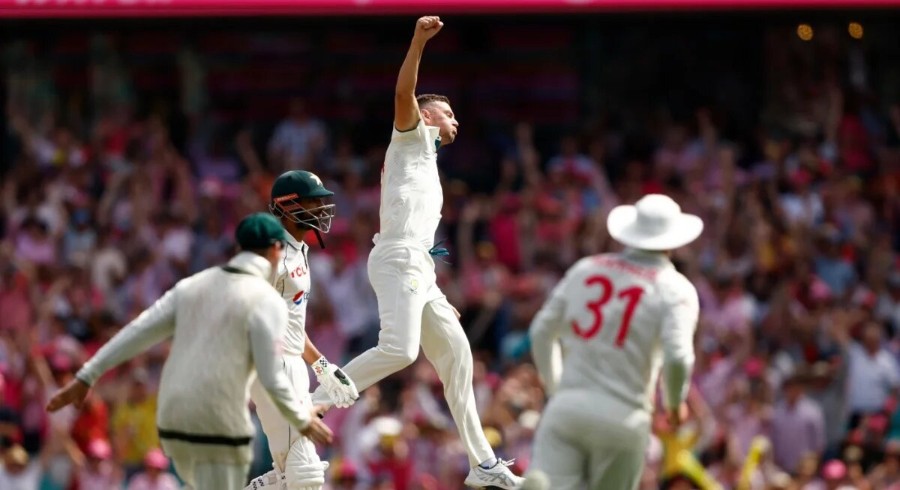 Australia dominates, puts Pakistan on brink of Test series whitewash