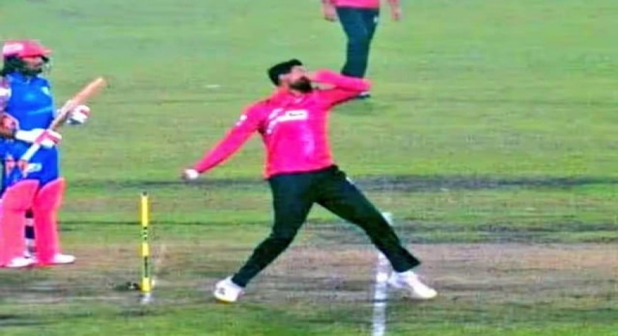 بی پی ایل: شعیب ملک نے ایک اوور میں 3 نوبالز کروادیں  