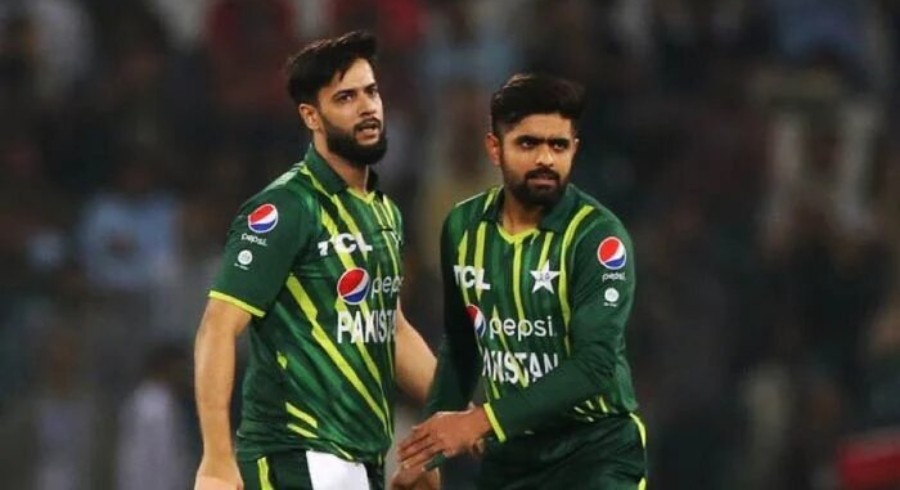 Imad Wasim dismisses rumors of rift with Babar Azam