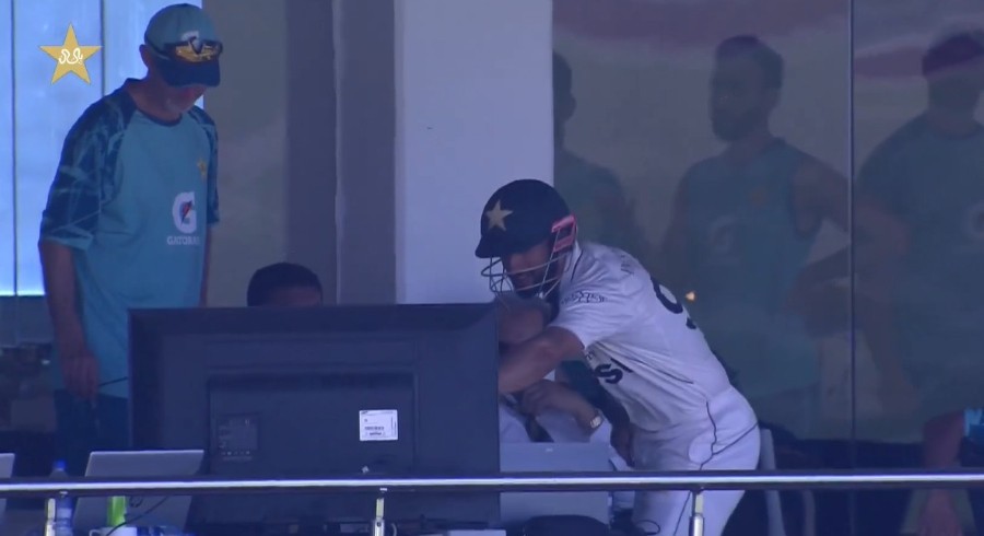 WATCH: Shan Masood engages in heated exchange after controversial dismissal