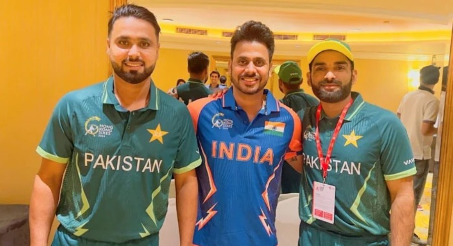 Indian cricketer Manoj Tiwary shares moment of cross-border unity with Pakistan players