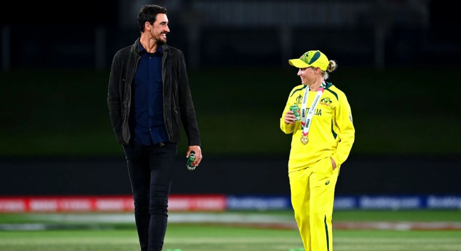 Mitchell Starc hilariously commentates on his wife's dismissal