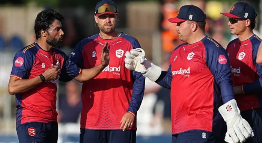 Mohammad Amir shines as Essex cruise to six-wicket win over Sussex in Vitality Blast
