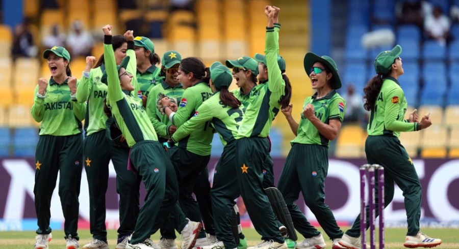 Rain denies Pakistan historic World Cup win over England