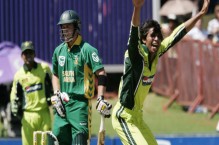 AB de Villiers picks Mohammad Asif to bowl for his life