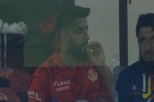 WATCH: Imad Wasim caught smoking during PSL 9 final against Multan Sultans